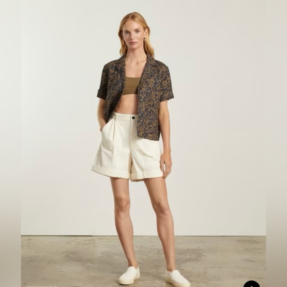 EVERLANE Tourist High Waist Pleated Shorts